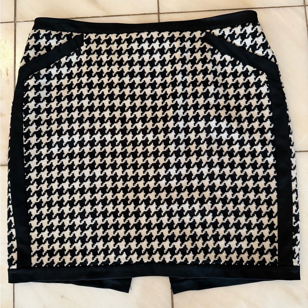 Black and white houndstooth skirt